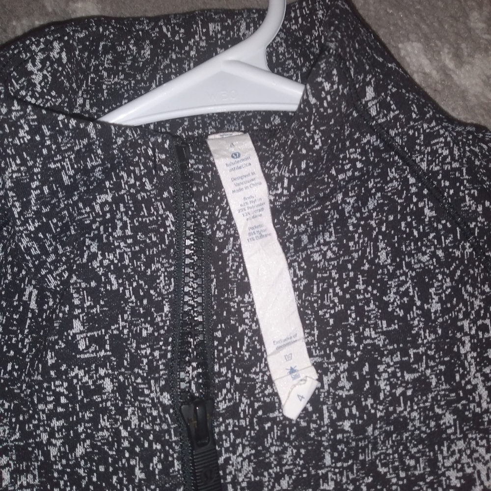 Lululemon Jacket 🖤🤍 - Picture 7 of 11